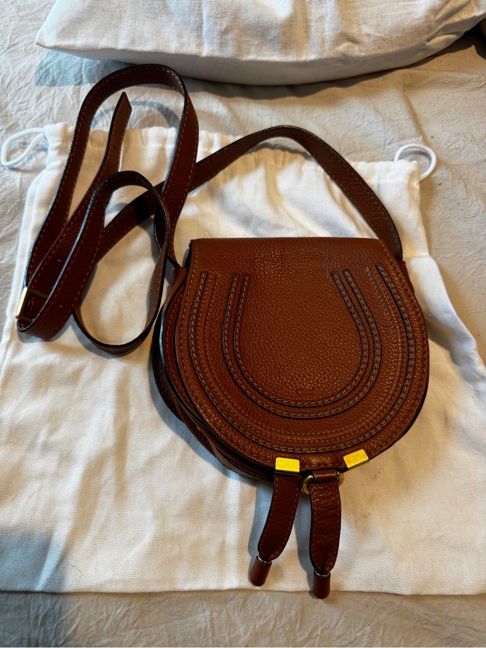 Chloé Marcie Small Crossbody Bag in Grained Calfskin - Tan - Picture 4 of 13